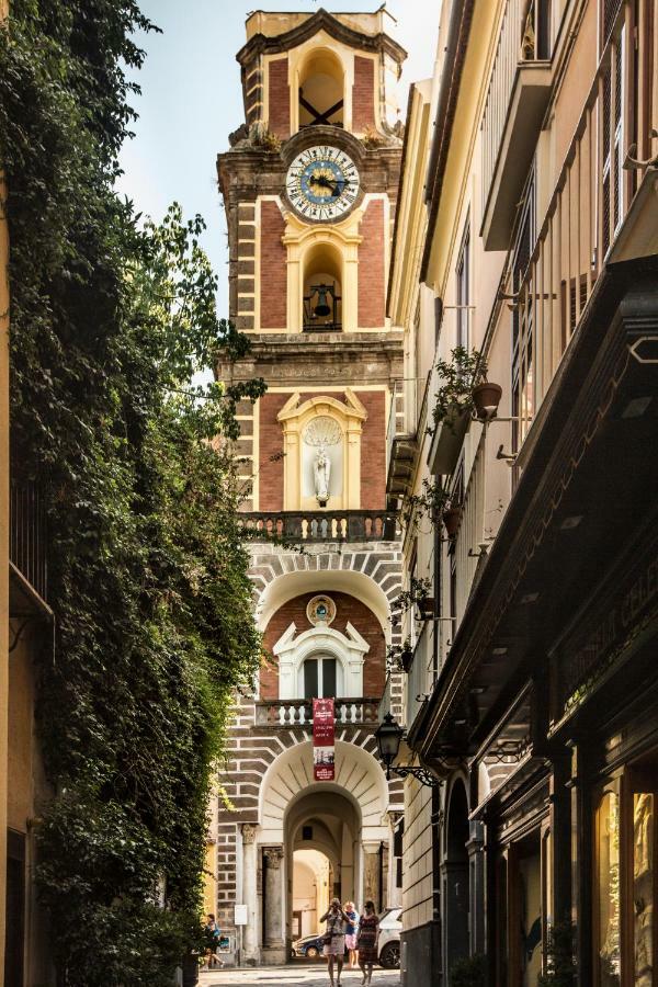 Holiday Sorrento Center Exterior foto